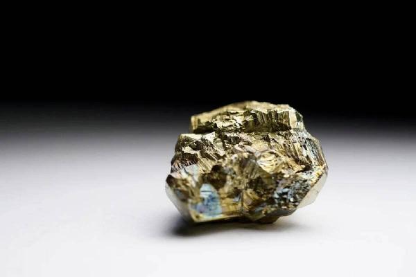 Una onza de oro, medida en la que se toma el precio del metal. 