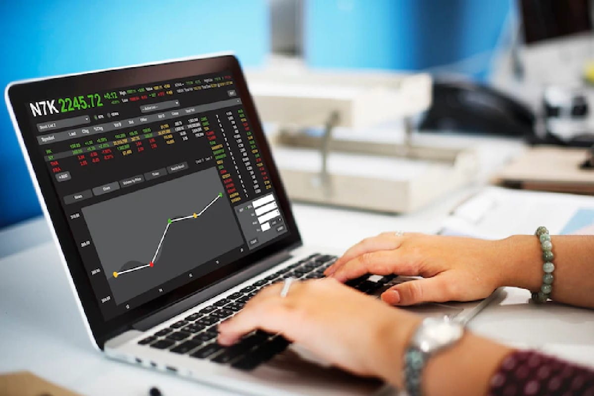 Realiza un análisis técnico de los mercados financieros desde tu laptop