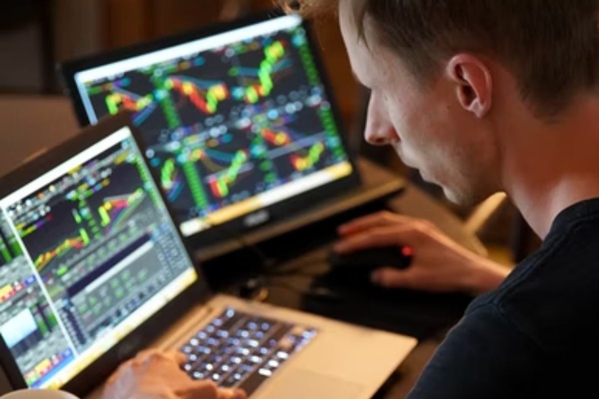 Trader analizando funciones