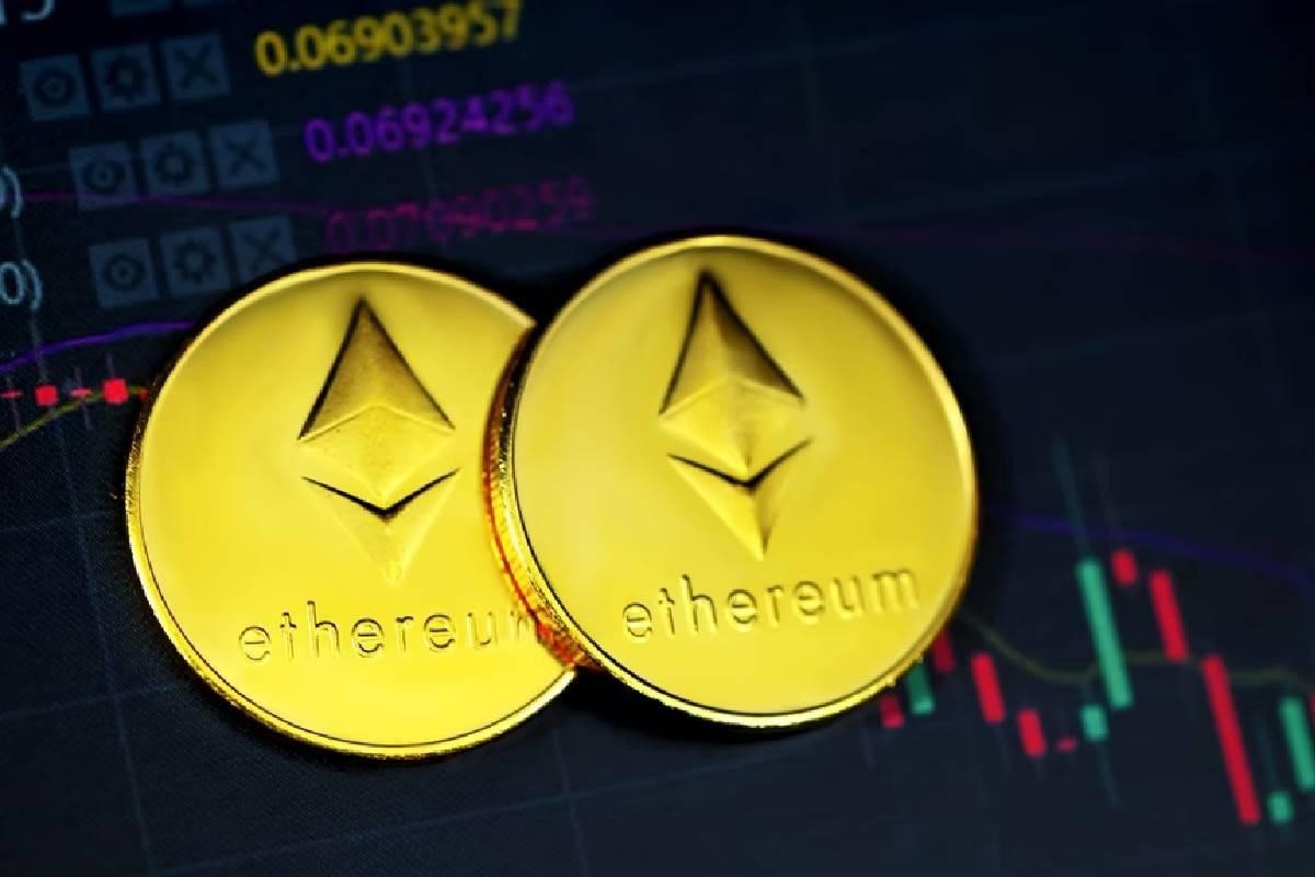 Ethereum, además de ser una cripto, es una blockchain que permite crear nuevas criptomonedas.