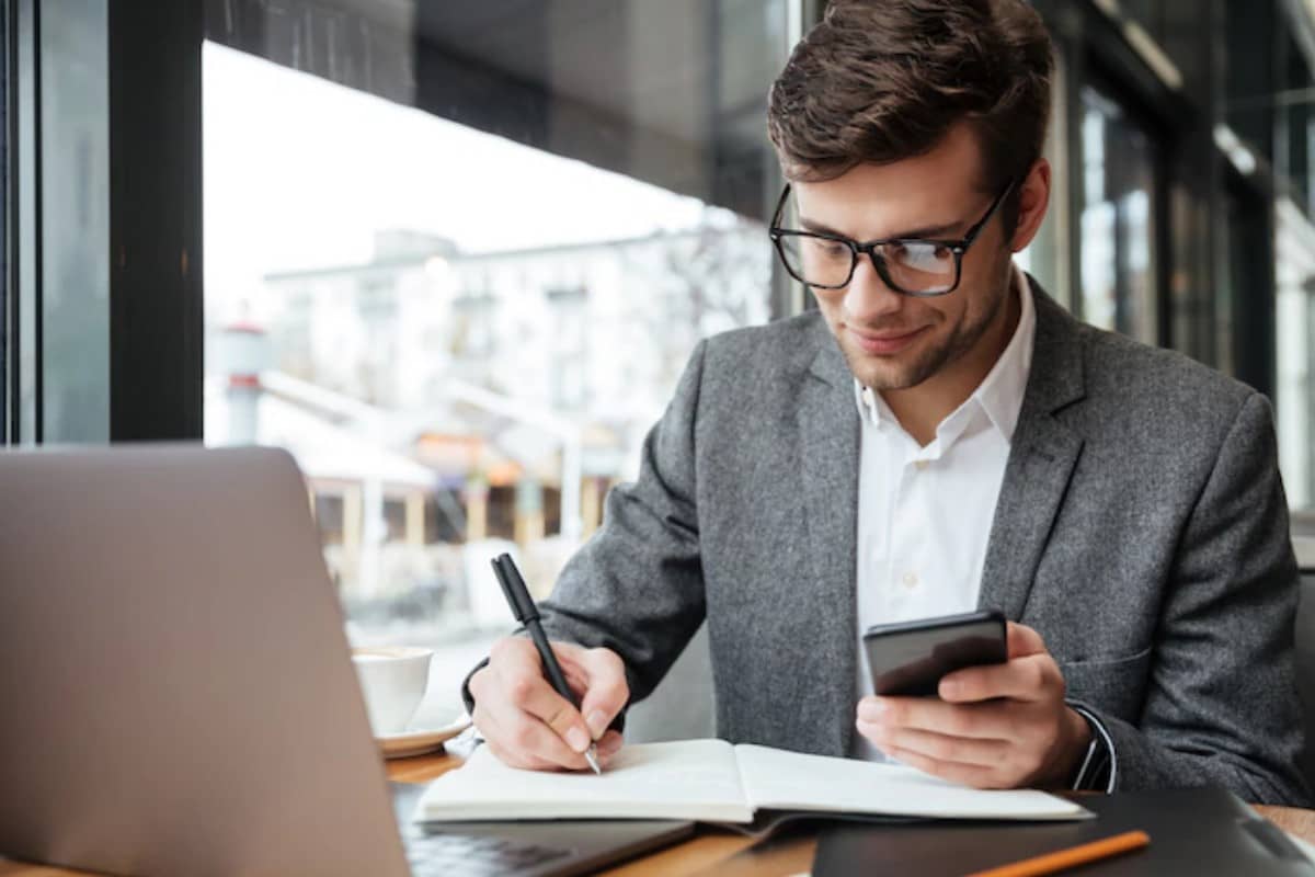 Trader analizando estadísticas desde su celular