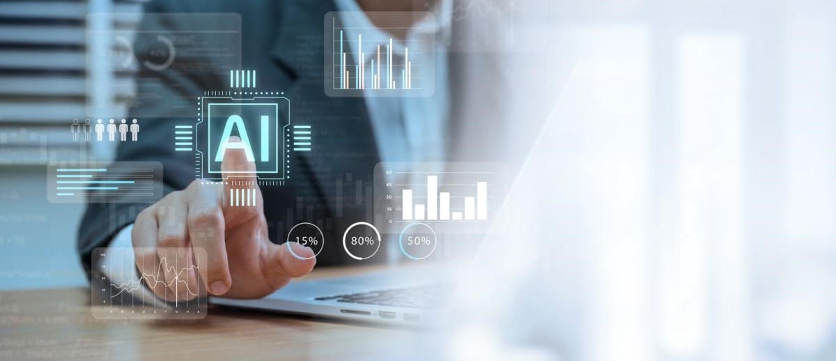 Un empresario analiza datos con IA. Descubre el impacto de la inteligencia artificial en la economía.