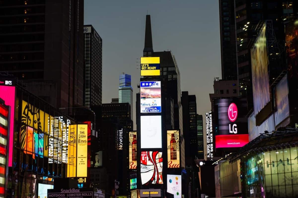 Carteles publicitarios de Coca Cola en el Times Square, New York