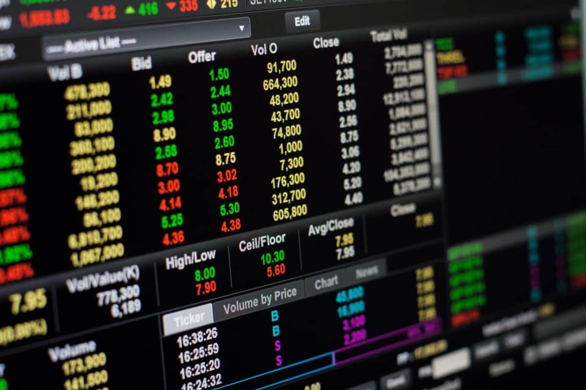 Descubre cómo invertir en la NYSE de manera virtual