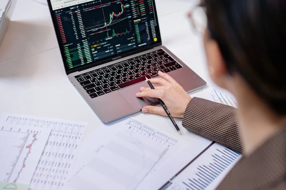 Analiza el mejor momento para invertir con los patrones de continuidad de tendencia