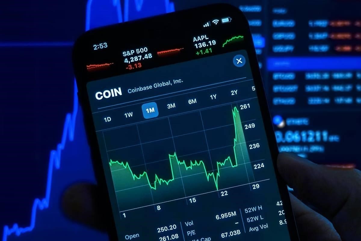 Puedes ingresar desde tu celular a la plataforma de trading para conocer la cotización Bitcoin a pesos chilenos.