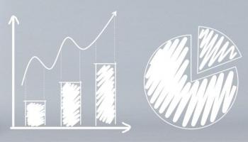 Mujer revisando su cartera de inversión.