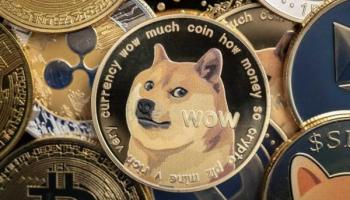 Moneda DOGE en medio de otras crypto. Descubre cómo comprar Dogecoing en México.