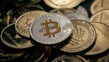 Bitcoin, Ethereum y otros tipos de criptomonedas.