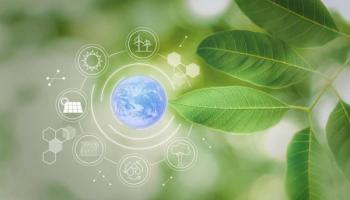 Globo azul con iconos fuentes de energía para el desarrollo renovable y sostenible. Foto conceptual de tecnología verde.